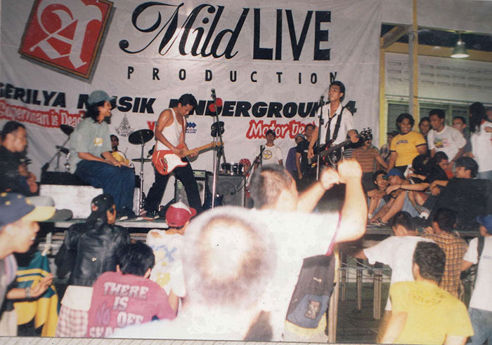 Tahun 2001, acara Gerilya Musik Underground (GMU) di Universitas Jayabaya, Jakarta. SID waktu itu banyak diselimuti mitos macam salah satu personelnya bule, pernah berbagi panggung dengan NOFX, dsb. Di GMU ini SID menjadi salah satu grup yang paling ditunggu selain band Jerman, Skin of Tear. Pasca GMU in nama SID melonjak gila-gilaan, dari jagoan daerah menuju skala nasional.