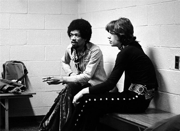 Jimi Hendrix dan Mick Jagger, 1969 | Foto oleh Eddie Kramer