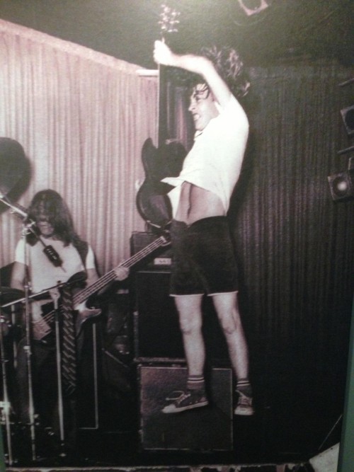 Angus Young | Foto oleh (tidak diketahui)