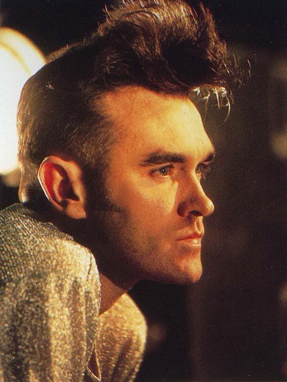 Morrissey dan gaya khas Quiff. | Foto: morrissey-solo.com